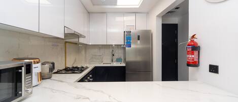 電子レンジ、オーブン、コンロ