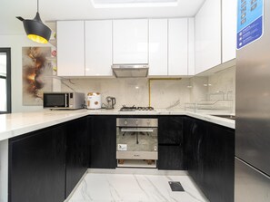 Microwave, oven, stovetop - 2-bedroom ensuites,  apartment in charming Dubai with fitness room, AC, WiFi (Dubai south)