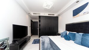Room - 2-bedroom ensuites,  apartment in charming Dubai with fitness room, AC, WiFi (Dubai south)