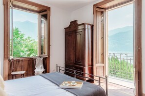 อพาร์ทเมนท์, วิวทะเลสาบ | เครื่องนอนระดับพรีเมียม, ผ้านวมขนเป็ด, เตารีด/โต๊ะรีดผ้า