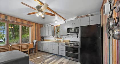 Private Resort Style Cabin - Three bedroom, One Bath, Unique Bunkhouse and Private Beach