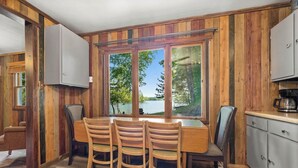 Dining - Turtle Lake Beach House - Get Up North Retreats (Bigfork)