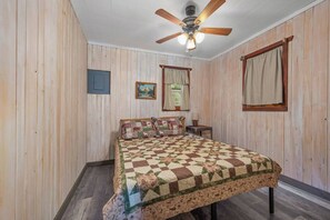 Bügeleisen/Bügelbrett, kostenloses WLAN, Bettwäsche