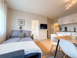 1 habitación, tabla de planchar con plancha, wifi gratis y ropa de cama