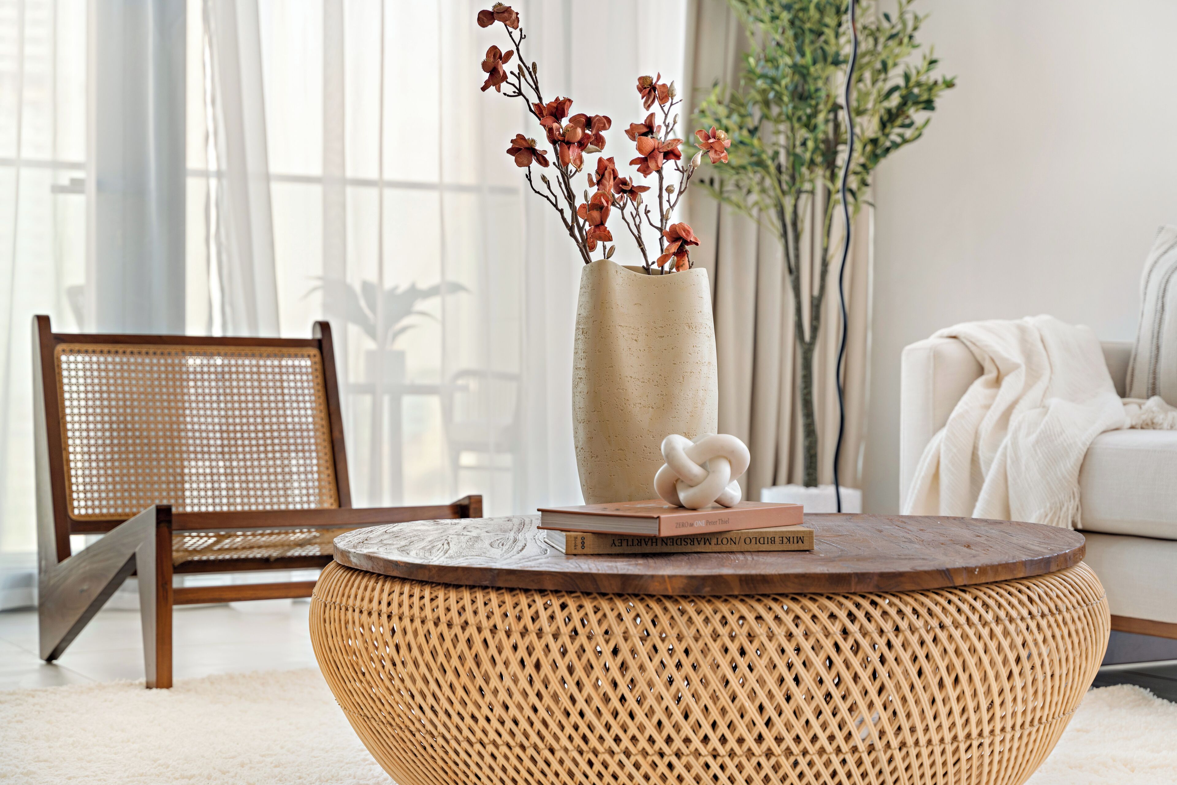 Apartamento grand, vista para a cidade | Área de estar | Smart TV 50 polegadas com canais digitais