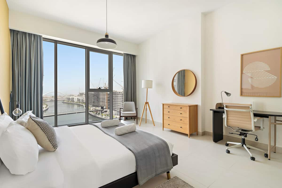 Apartamento estándar, vistas al canal | Sábanas de algodón egipcio y ropa de cama de alta calidad