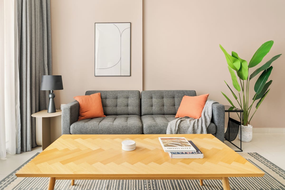 Apartamento Deluxe, vistas al canal | Zona de estar | Smart TV de 50 pulgadas con canales digitales