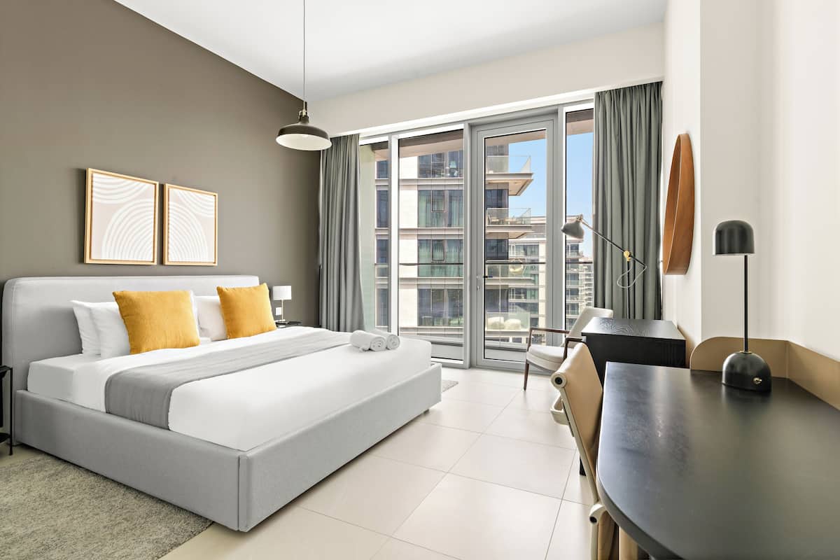 Apartemen Bisnis, pemandangan kanal | Seprai katun Mesir, seprai premium, busa memori, dan meja kerja
