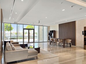 Lobby-lounge