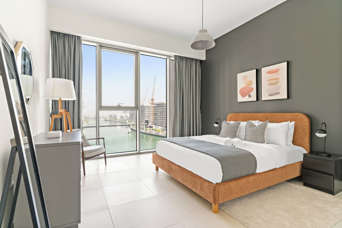 Apartemen Comfort, pemandangan kanal | Seprai katun Mesir, seprai premium, busa memori, dan meja kerja