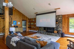 Télévision, cheminée, espaces bureaux