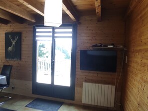 Interior - Cozy mountain chalet in Super Besse with large grounds and private parking (Besse-et-Saint-Anastaise-Super Besse)