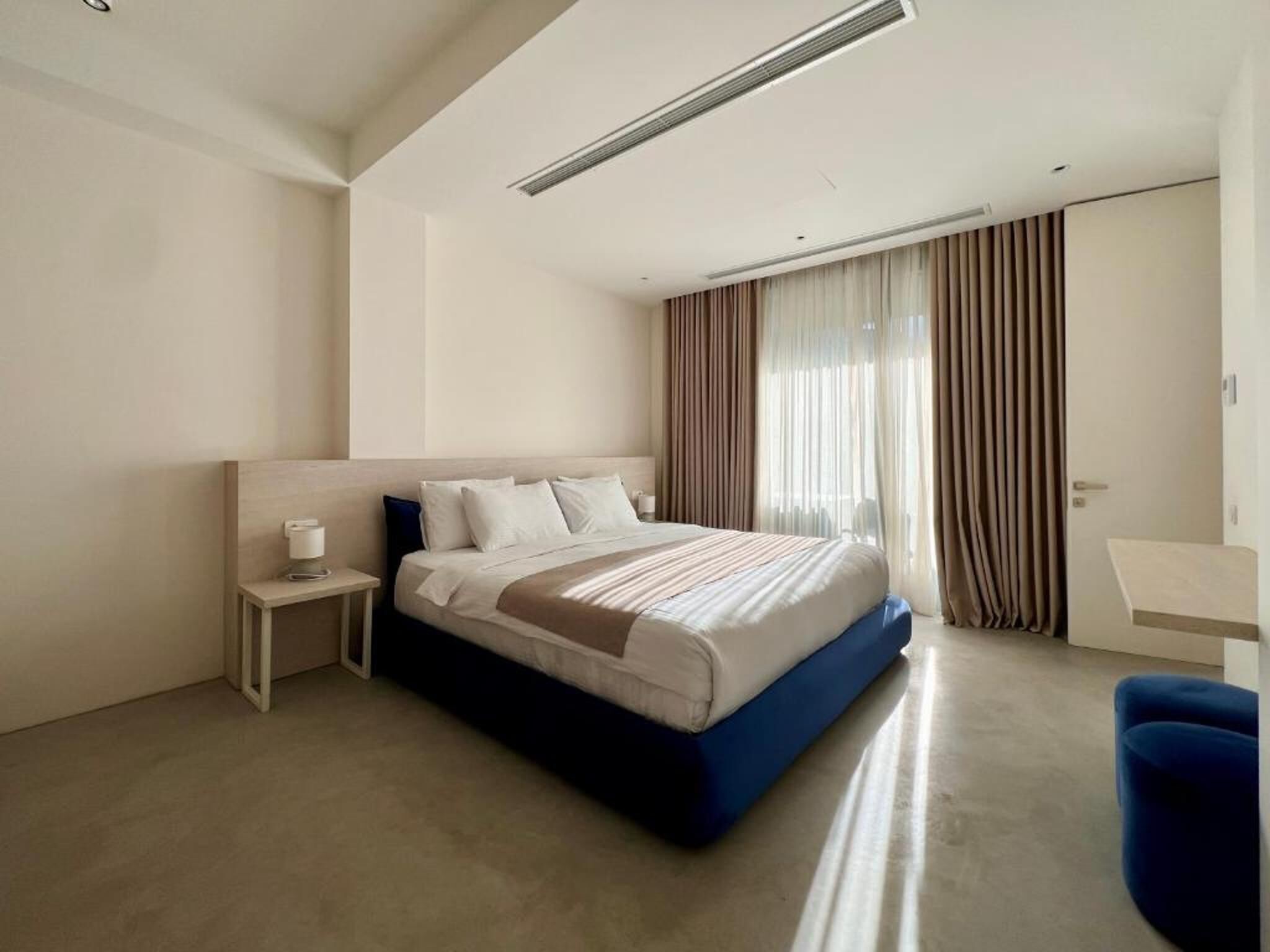 Soundproofing, free WiFi