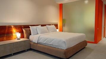 Studio Suite, Balcony, City View | Soundproofing, free WiFi