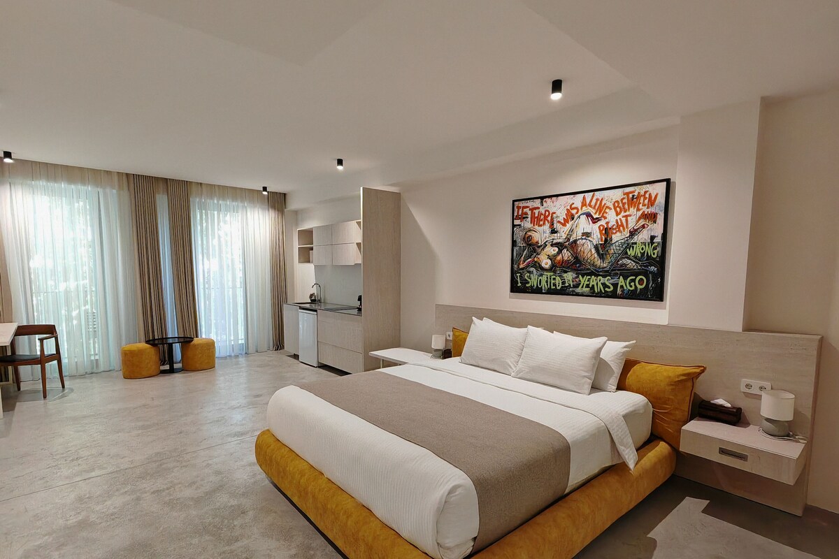 Studio Suite, Balcony, City View