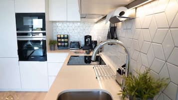 Microonde, forno, piano cottura, lavastoviglie