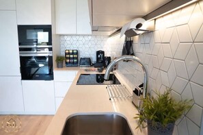 Micro-ondes, four, plaque de cuisson, lave-vaisselle