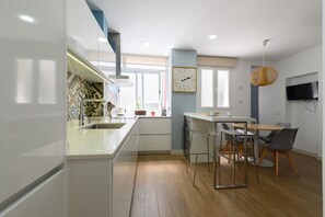 Fridge, microwave, oven, dishwasher