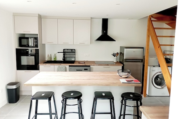 Mikrobølgeovn, ovn, kokeplater og oppvaskmaskin