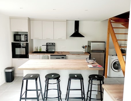 Fridge, microwave, oven, stovetop. The hidden cottage
