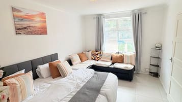 4 bedrooms, iron/ironing board, free WiFi, bed sheets