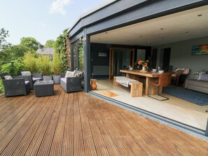Outdoor dining - The Old Barn (Lampeter)