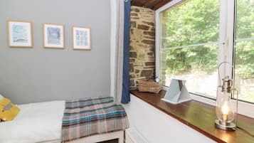 2 bedrooms, individually decorated, individually furnished, free WiFi