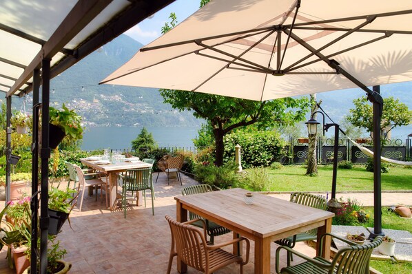 Apartment, Patio, Lake View | Premium bedding, down comforters, iron/ironing board, cribs/infant beds