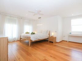 2 habitaciones, decoración personalizada y muebles diferentes 