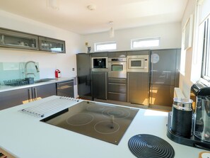 Dishwasher, cookware/dishes/utensils - Shearwater (Rhosneigr)