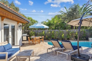 Outdoor dining - Casa del Sol ☀️ Pool Oasis | Near Lauderdale-by-the-Sea 🏖️ (Fort Lauderdale)