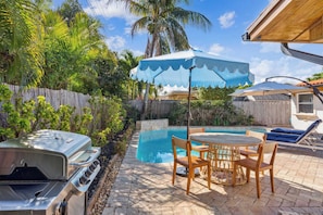 Outdoor dining - Casa del Sol ☀️ Pool Oasis | Near Lauderdale-by-the-Sea 🏖️ (Fort Lauderdale)