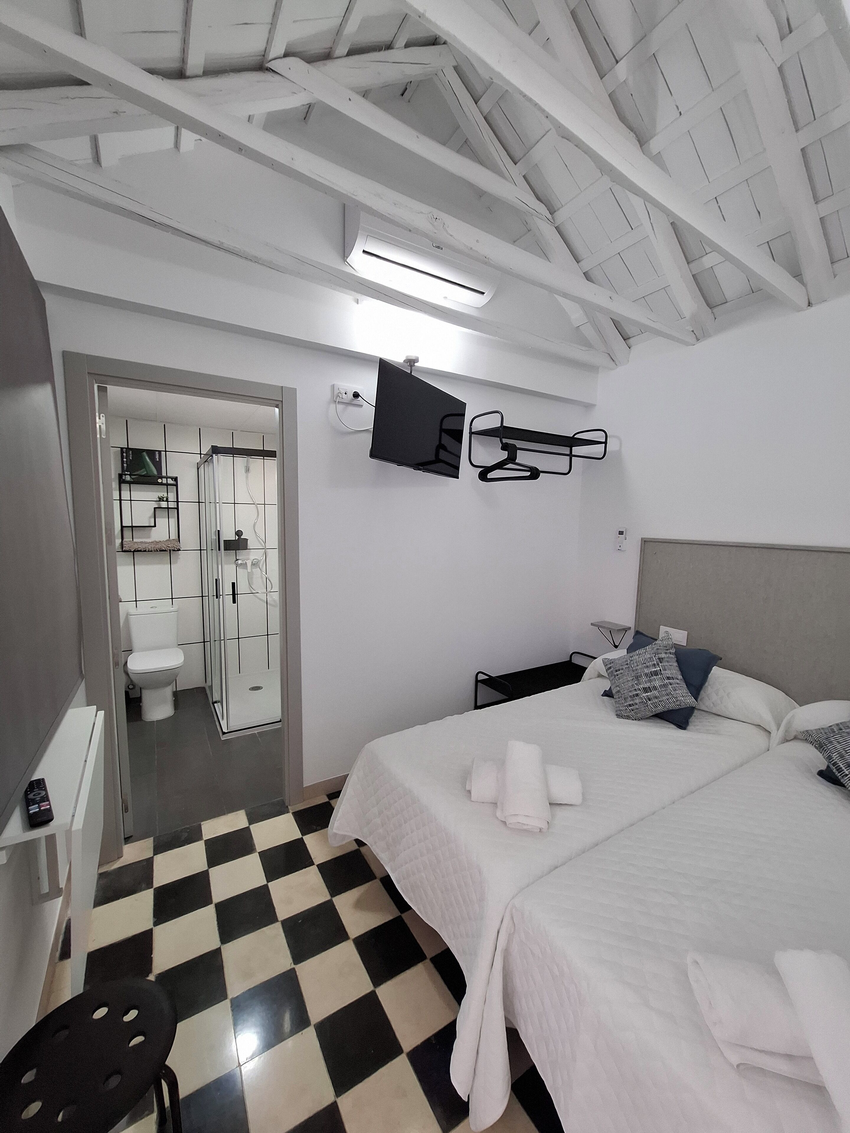 Escrivaninha, espaço de trabalho para notebook, Wi-Fi de cortesia