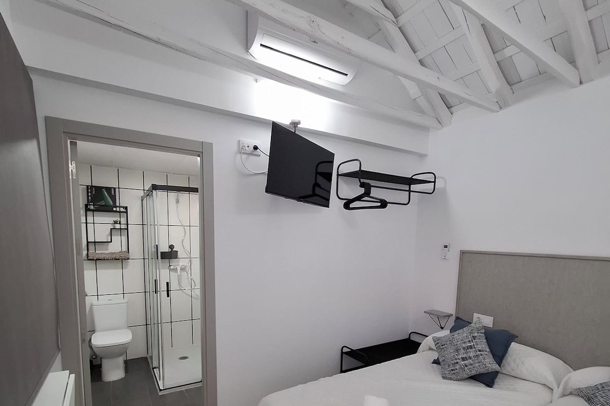 書桌、筆電工作空間、免費無線上網