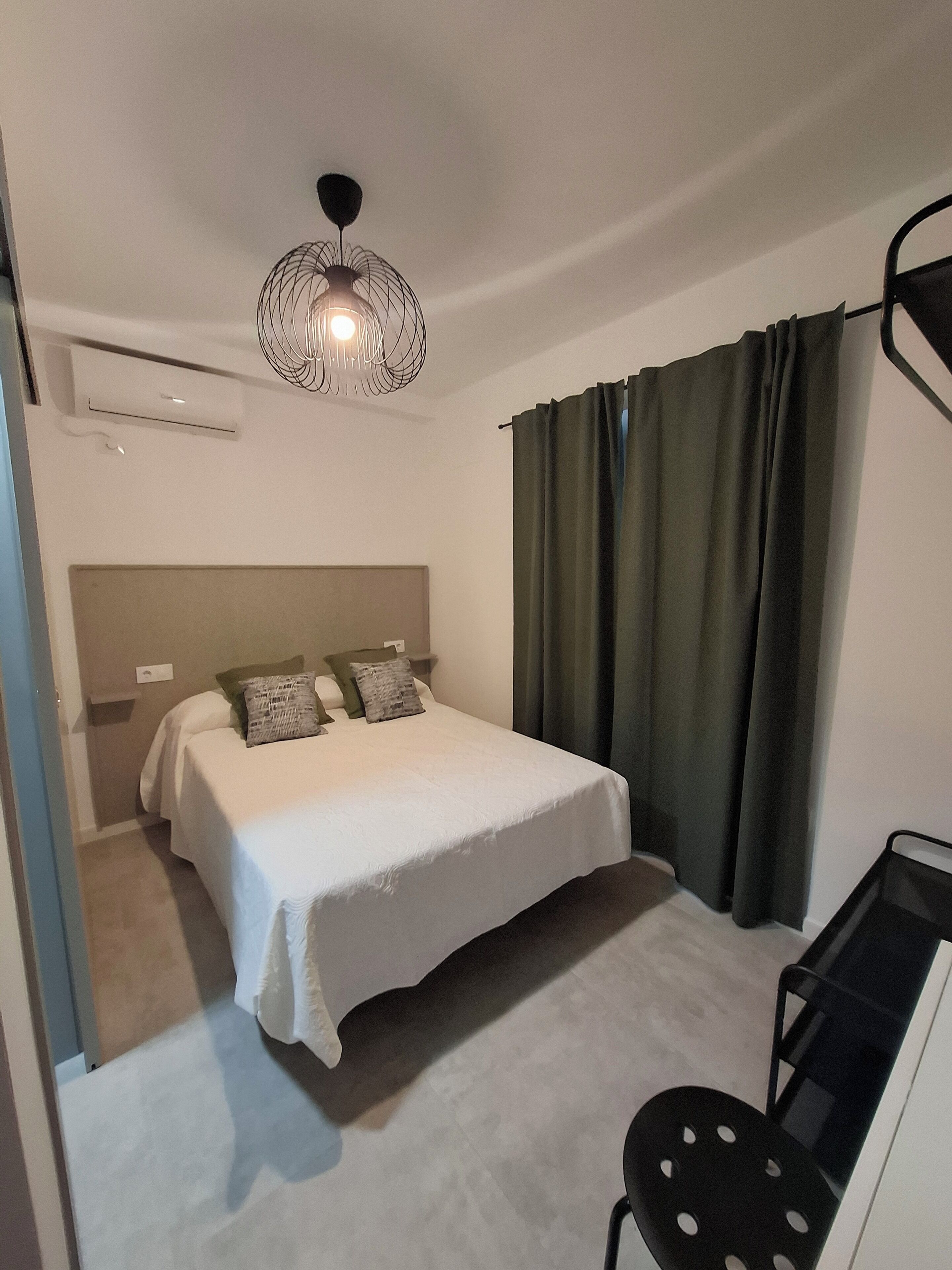 Desk, laptop workspace, free WiFi