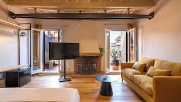 Caja de seguridad en la habitación y escritorio