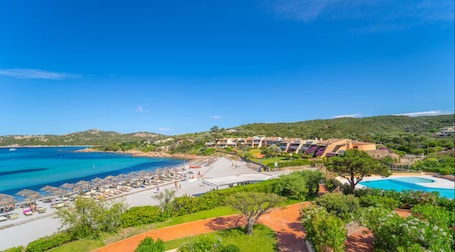 Pool. Villa on the Gulf of Pevero with access to the sea