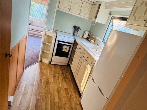 Welshpool Twin Ayre Caravan - Escape to Nature