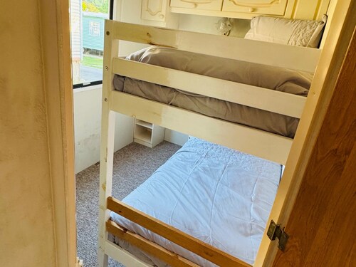 Welshpool Twin Ayre Caravan - Escape to Nature