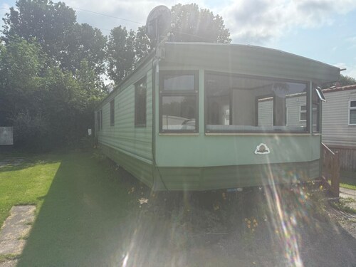 Welshpool Twin Ayre Caravan - Escape to Nature