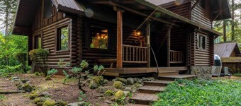 Log Cabin | 3BR/2.5BA | Hot Tub | Near Mt. Hood