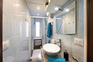 Shower, hair dryer, towels, soap - (Green Torino) Free Parking, Close to Center, 2 steps from Metro (Torino)
