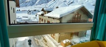 Cosy mountain apartment steps from the ski slopes – sleeps 4