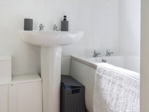 Towels - 2 bedroom accommodation in Bude (Bude)