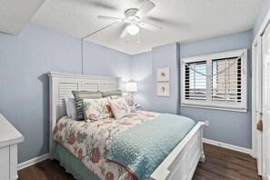 4 bedrooms, iron/ironing board, WiFi, bed sheets