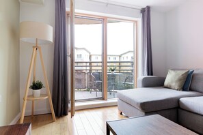 Apartment, Balcony | Living area | 32-inch flat-screen TV with cable channels, Netflix, streaming services