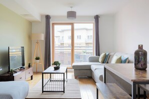 Apartment, Balcony | Living area