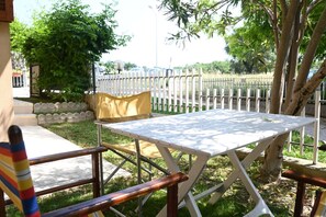 Outdoor dining - N303 - Numana, comfortable three-room apartment with garden (Numana)