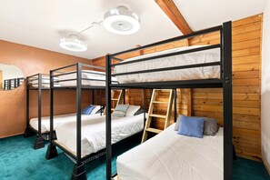 Escritorio, wifi y ropa de cama 