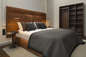 Luxury Suite | In-room safe, blackout curtains, soundproofing, iron/ironing board